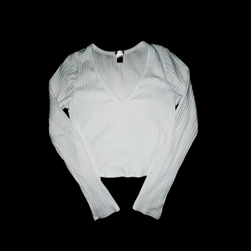 Bozzolo white cropped long-sleeved ribbed shirt, size medium.